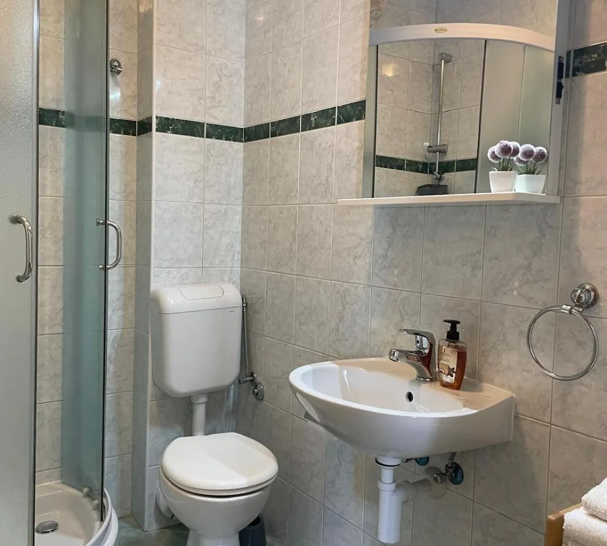 Apartments And Rooms By The Sea Trogir - 22597 Gæstehus